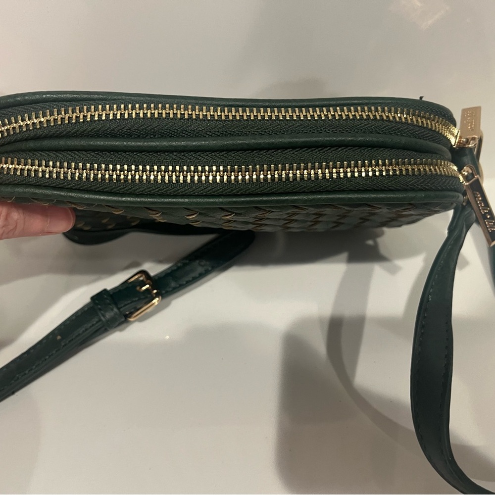 Mali + Lili Woven Vegan Crossbody Bag Forest Green - Picture 2 of 7